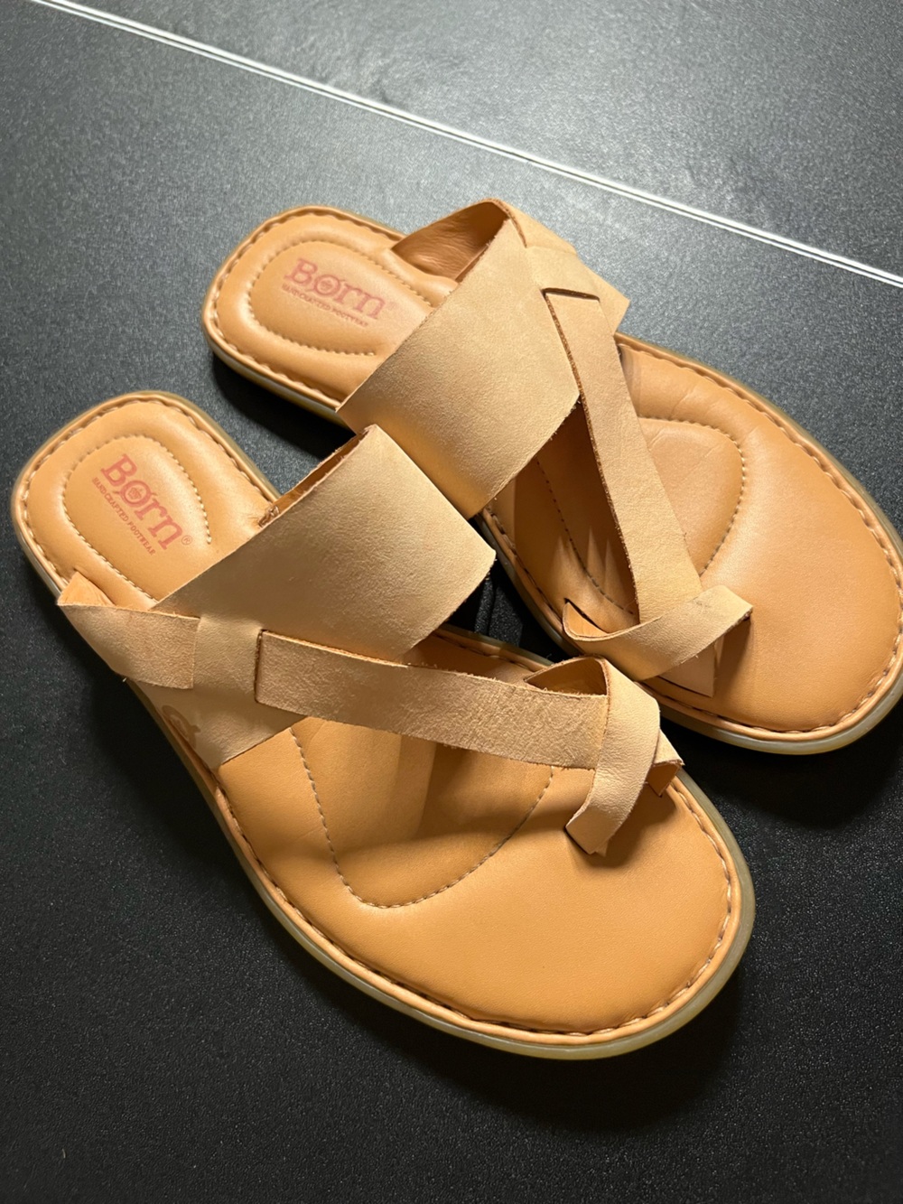 Born Women’s Light Tan Leather Crossover Slide Sandals size 6
